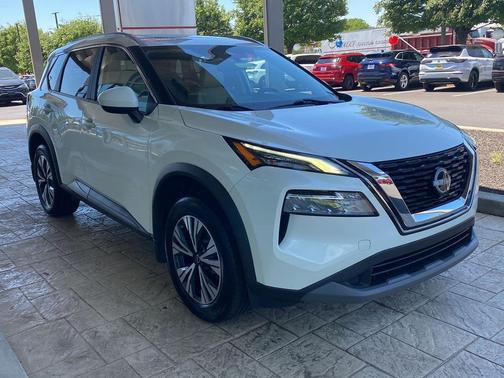 Pearl White Tricoat 2023 Nissan Rogue SV