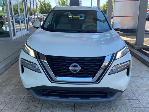 Pearl White Tricoat 2023 Nissan Rogue SV