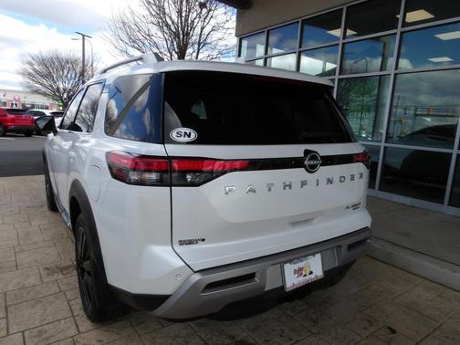 2025 Nissan Pathfinder Platinum 4WD