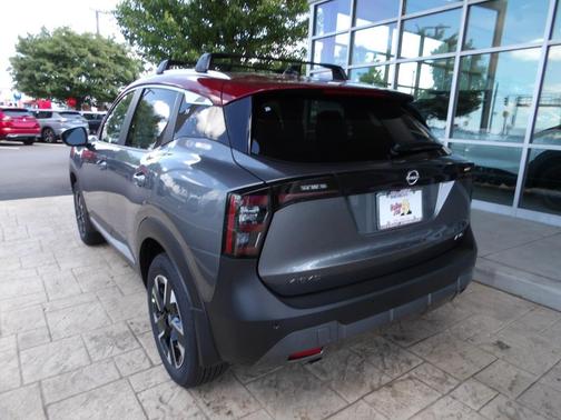 Gun Metallic/Scarlet Ember Tintcoat 2026 Nissan Kicks SV