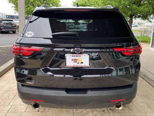 Mosaic Black Metallic 2023 Chevrolet Traverse LS