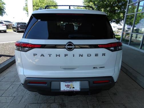 Everest White Pearl Tricoat 2026 Nissan Pathfinder SL