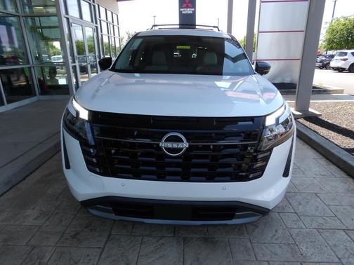 Everest White Pearl Tricoat 2026 Nissan Pathfinder SL
