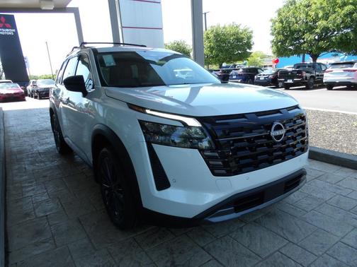 Everest White Pearl Tricoat 2026 Nissan Pathfinder SL