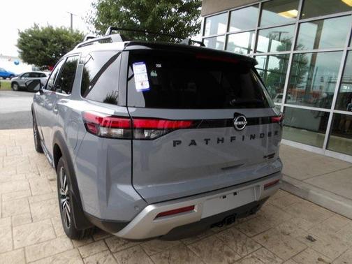 2025 Nissan Pathfinder Platinum 4WD