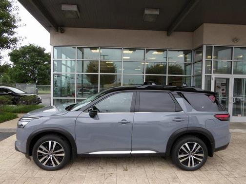 2025 Nissan Pathfinder Platinum 4WD