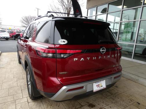 2023 Nissan Pathfinder SL 4WD