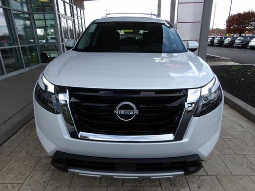 2025 Nissan Pathfinder SL 4WD