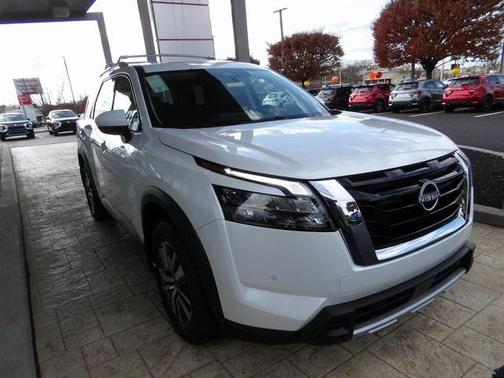 2025 Nissan Pathfinder SL 4WD