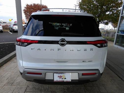 2025 Nissan Pathfinder SL 4WD