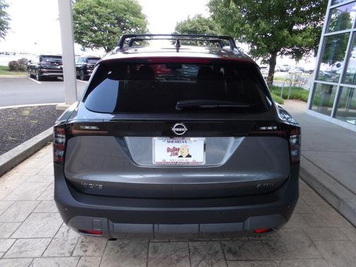 2T GUN RED 2027 Nissan Kicks SV