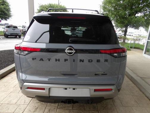 2024 Nissan Pathfinder SL 4WD