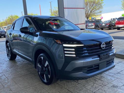 Gun Metallic 2025 Nissan Kicks SR