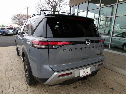 2025 Nissan Pathfinder Platinum 4WD