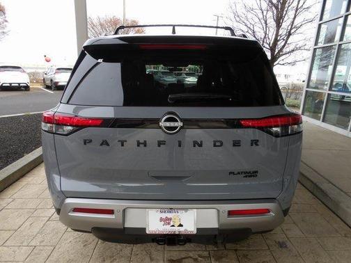 2025 Nissan Pathfinder Platinum 4WD