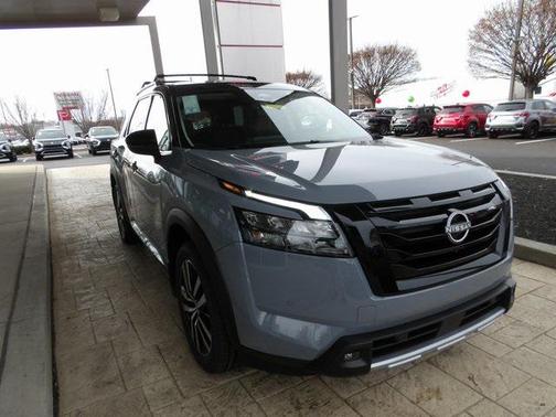 2025 Nissan Pathfinder Platinum 4WD