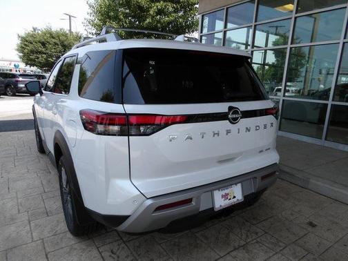 2025 Nissan Pathfinder SL 4WD