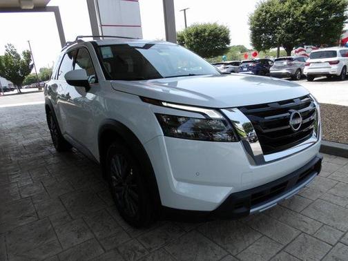 2025 Nissan Pathfinder SL 4WD