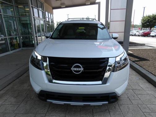 2025 Nissan Pathfinder SL 4WD