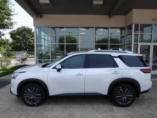 2025 Nissan Pathfinder SL 4WD