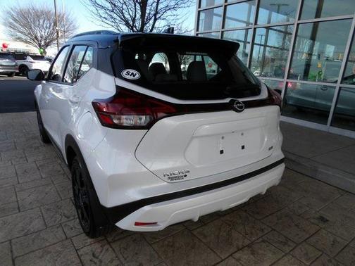 2023 Nissan Kicks SR