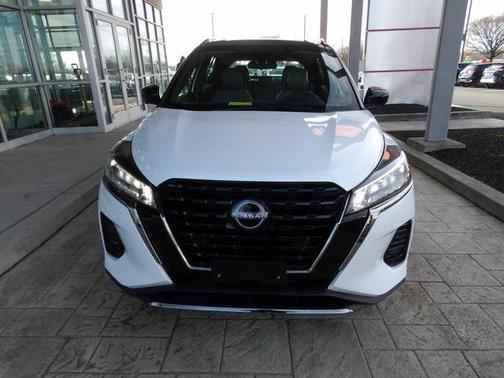 2023 Nissan Kicks SR