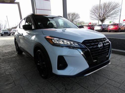 2023 Nissan Kicks SR