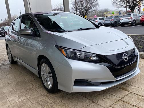 Brilliant Silver Metallic 2023 Nissan Leaf S 40 kWh