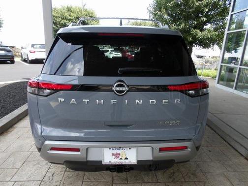 2025 Nissan Pathfinder Platinum 4WD