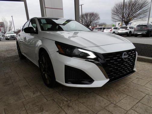 2025 Nissan Altima SR FWD