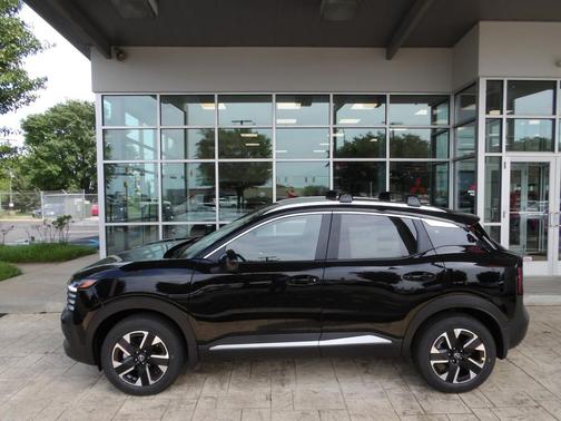 Super Black 2026 Nissan Kicks SV