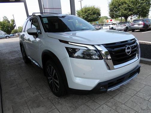 2025 Nissan Pathfinder Platinum 4WD