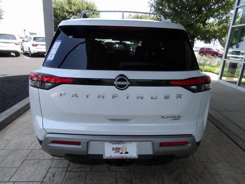 2025 Nissan Pathfinder Platinum 4WD