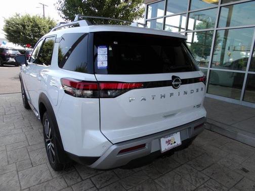 2025 Nissan Pathfinder Platinum 4WD