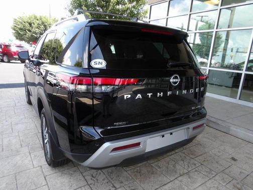 2024 Nissan Pathfinder SL 4WD