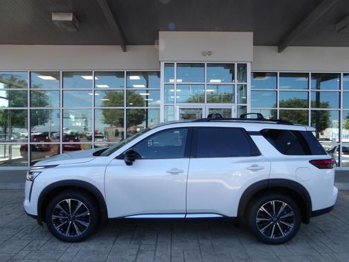 Everest White Pearl Tricoat 2026 Nissan Pathfinder Platinum