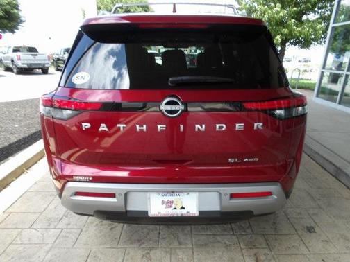 2022 Nissan Pathfinder SL 4WD