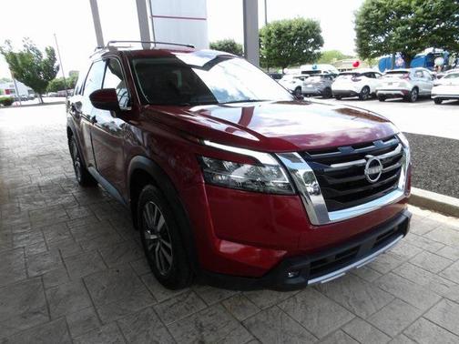 2022 Nissan Pathfinder SL 4WD