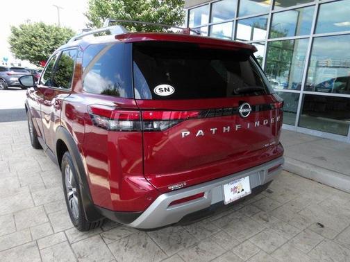 2022 Nissan Pathfinder SL 4WD