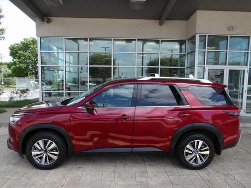 2022 Nissan Pathfinder SL 4WD