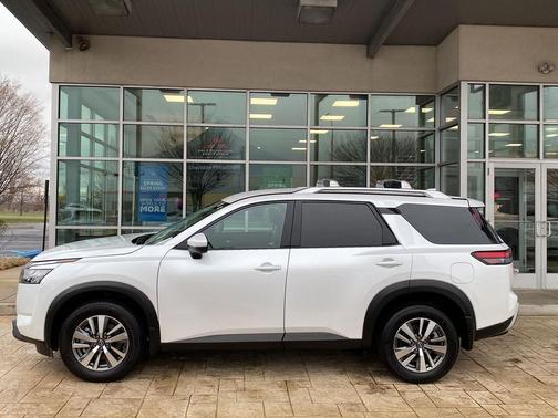 2025 Nissan Pathfinder SL 4WD