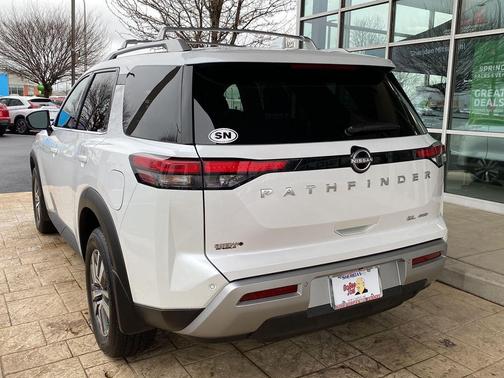 2025 Nissan Pathfinder SL 4WD