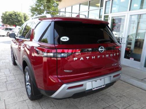 2024 Nissan Pathfinder SL 4WD