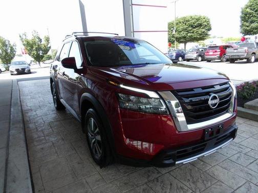 2024 Nissan Pathfinder SL 4WD