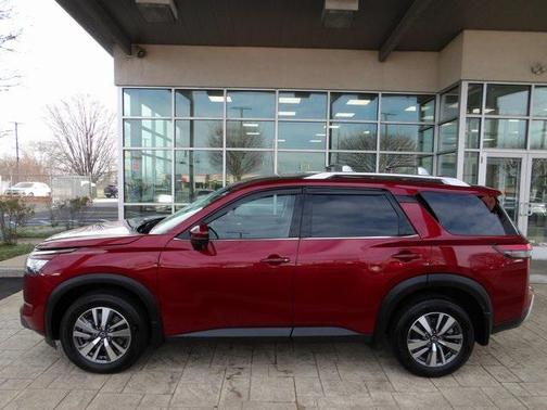 2024 Nissan Pathfinder SL 4WD