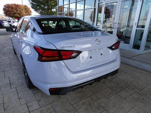 2025 Nissan Altima SR FWD