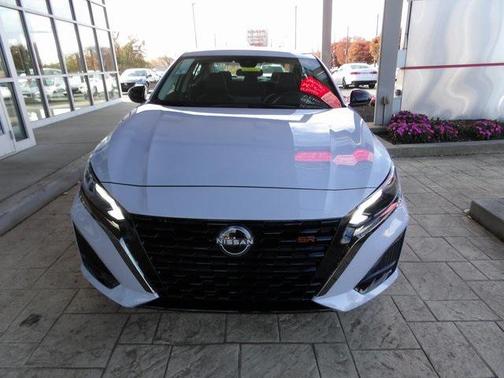 2025 Nissan Altima SR FWD