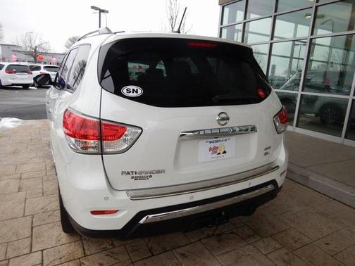 2016 Nissan Pathfinder SL