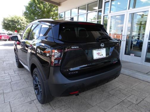 Super Black 2026 Nissan Kicks SR