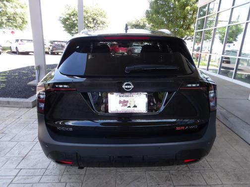 Super Black 2026 Nissan Kicks SR